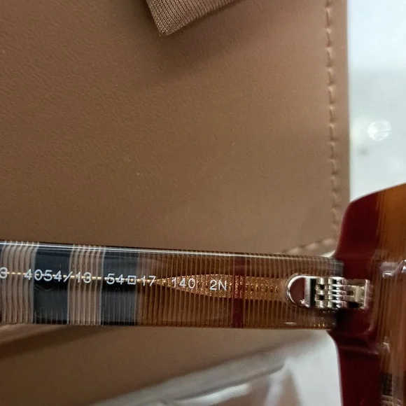 NWT Burberry Sunglasses - Picture 9 of 11